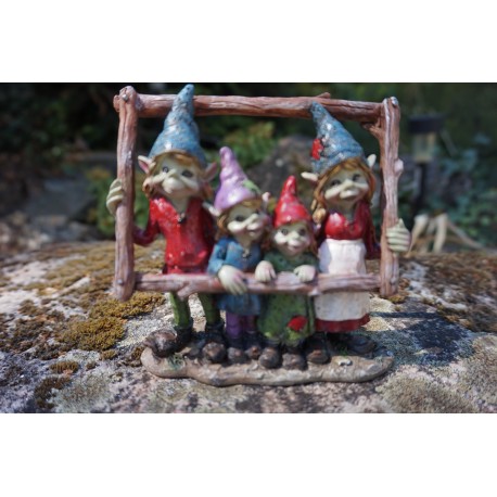 97231 FIGURINE FAMILLE TROLL DANS SON CADRE PIXIE ELFE