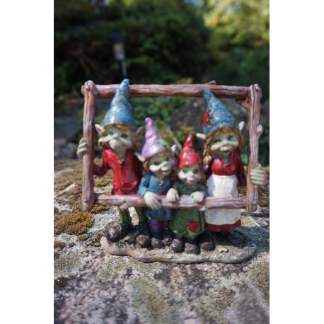 97231 FIGURINE FAMILLE TROLL DANS SON CADRE PIXIE ELFE