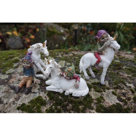 96163 QUATRE FIGURINE TROLL ELFE PIXIE AVEC LICORNE PIXIES FARFADET DERNIER