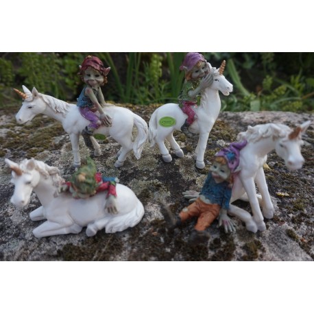 96163 QUATRE FIGURINE TROLL ELFE PIXIE AVEC LICORNE PIXIES FARFADET DERNIER