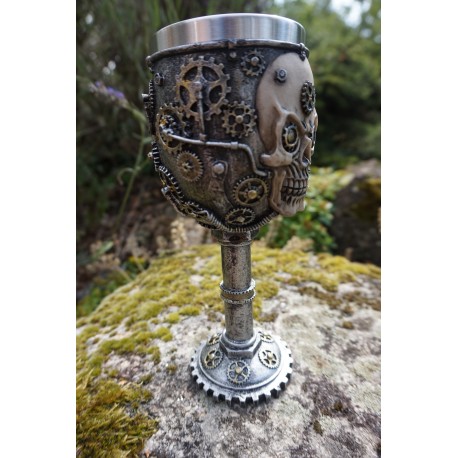 67077  CALICE CIBOIRE  VERRE  TETE MORT CRANE   STEAMPUNK   GOTHIQUE TASSE