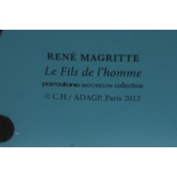 MAG01  FIGURINE STATUETTE STATUE LE FILS DE L HOMME MAGRITTE 13CM  PARASTONE