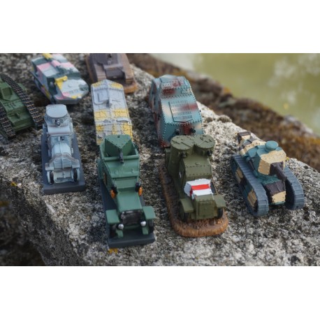 RE0354 A   9 FIGURINE TANCK  AUTOMITRAILLEUSE CHAR   1 ERE GUERRE 1914 1918 1917