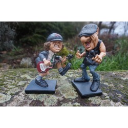 841.2383 B  2 FIGURINE  CARICATURE BRIAN JOHNSON ANGUS YOUNG   ACDC  MUSIQUE