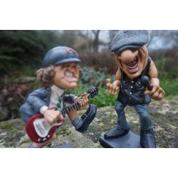 841.2383 B  2 FIGURINE  CARICATURE BRIAN JOHNSON ANGUS YOUNG   ACDC  MUSIQUE