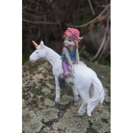 96163 A FIGURINE TROLL ELFE PIXIE AVEC LICORNE PIXIES FARFADET
