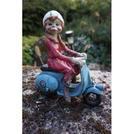 170220 B  FIGURINE TROLL SUR VESPA SCOOTER BLANC PIXIE ELFE PIXIES