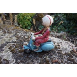 170220 B  FIGURINE TROLL SUR VESPA SCOOTER BLANC PIXIE ELFE PIXIES