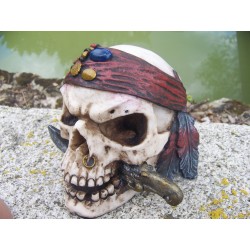 65741 FIGURINE CRANE PIRATE CARAIBES TETE DE MORT GOTHIQUE SKULL GOTH CRANIO