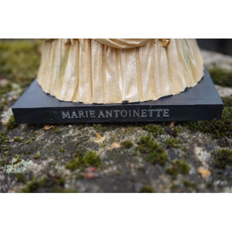 RE0149 FIGURINE STATUETTE MARIE  ANTOINETTE   REINE DE FRANCE HISTOIRE